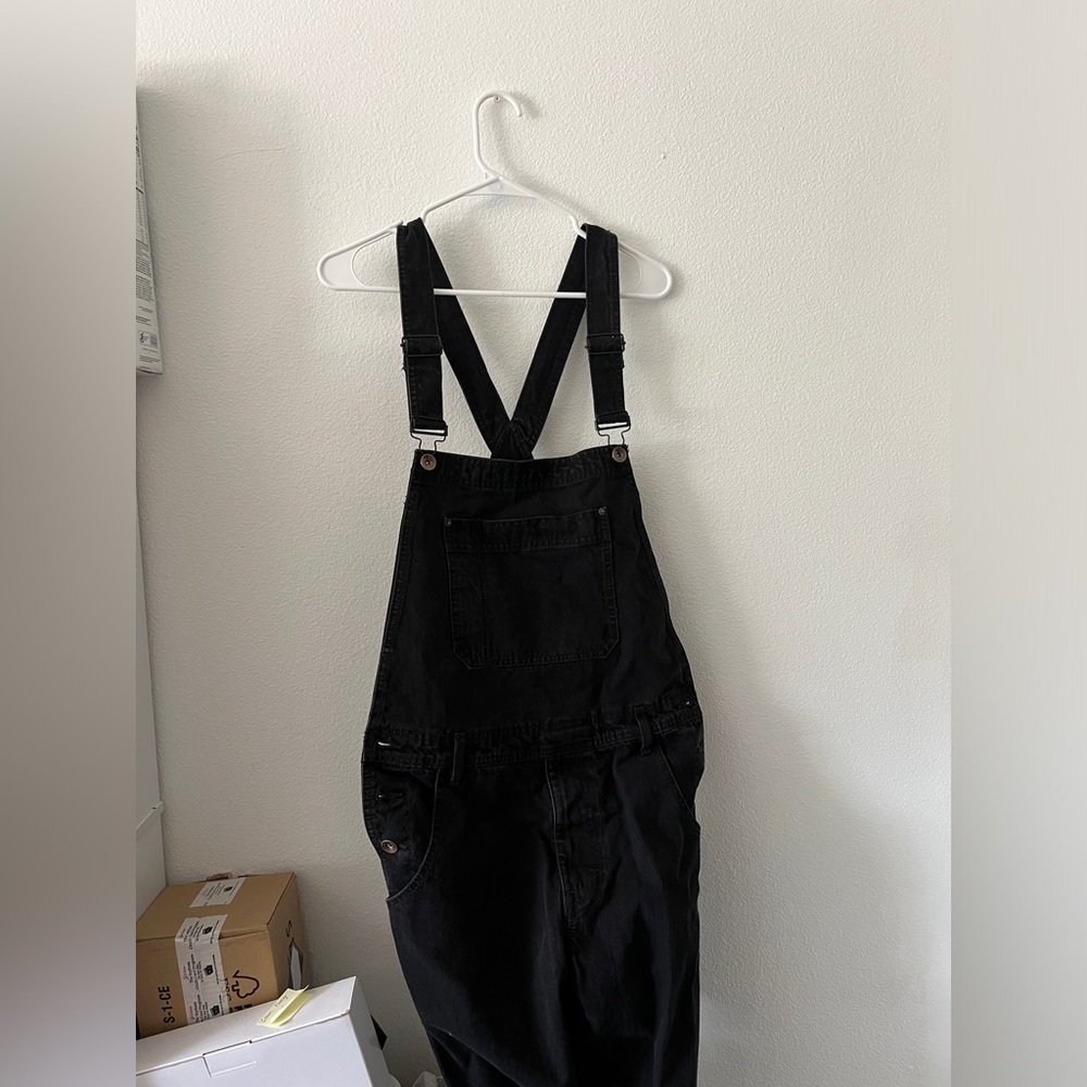 BDG Urban Outfitters black oversells. 30W. Great Condition